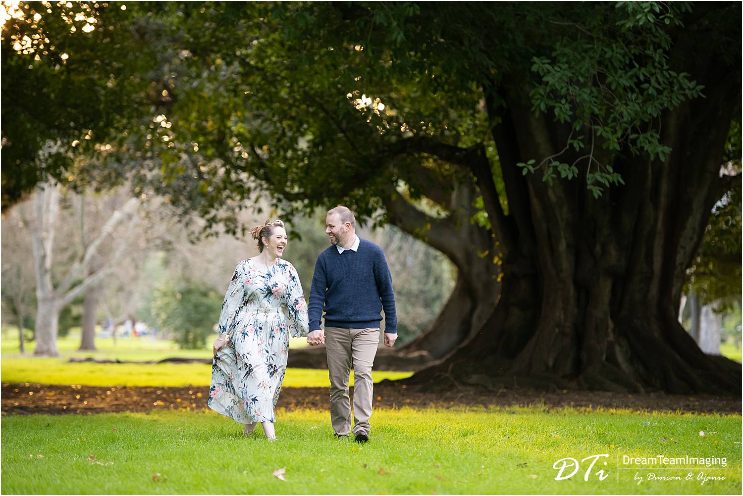 Couple engagement session at Botanic Gardens Adelaide, couple looking and each other, romantic and natural couple photo session